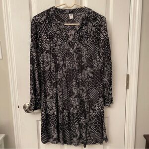 Old Navy Black White Tunic Women’s Top Shirt Blouse Floral Small S